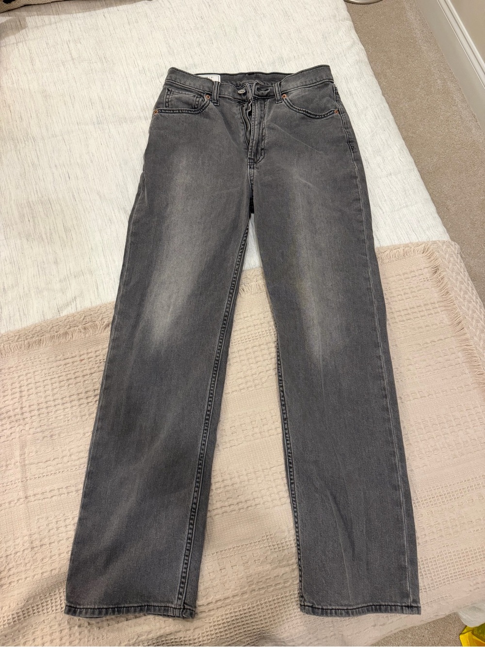 GAP Straight-Leg Women's Jeans in Washed Black/Gray